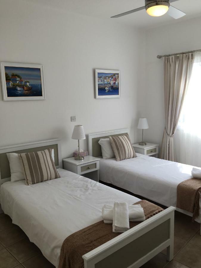 Kings Palace - Fabulous Pool-Side 2 Bed Apartment Paphos Exterior foto